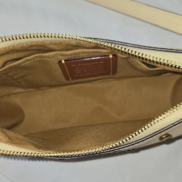 Coach Cream and Gold Shoulder Bag with Structured Design - Picture 3 of 8